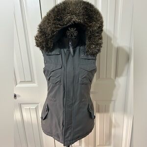 Aritzia Community Vest for winter Size S